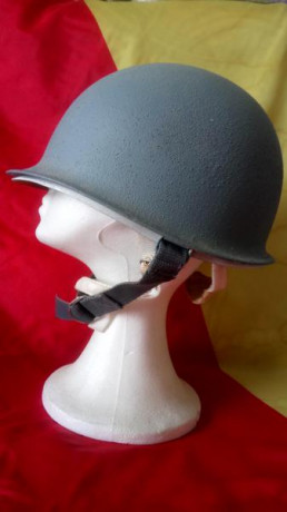 Casco de origen Estados unidos (modelo M1) usado por la Policía Aérea, años 70. 
Dispone de sotocasco 00