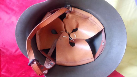 Casco hecho en el arsenal de Trubia (Asturias), años 40. Inspirado en los cascos alemanes de la 2a Guerra 02