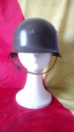 Casco hecho en el arsenal de Trubia (Asturias), años 40. Inspirado en los cascos alemanes de la 2a Guerra 01