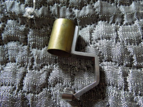Cubrebocas para Mauser. Años 40
En buen estado. 
Diseñado para el Mauser turco (Ankara), pero se fija 01