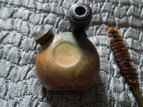 Incluye, estuche de lona, aceitera/grasera, cuerda de para limpieza del ánima del cañón, cepillo y tapabocas. 02