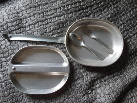 Tartera de aluminio del ejercito de Estados Unidos, con marcaje de 1945. Incluye sus cubiertos. 
Periodo 02