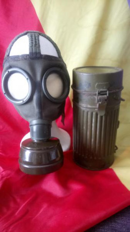 Mascara antigas usada en la 2a Guerra Mundial por la Wehrmatch, periodo Alemania nazi. 
Reutilizada en 00