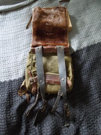Modelo M39. Periodo Alemania nazi. Mochila de dotación de la Wehrmatch. 
Fabricada por Reinhold Adam, 01