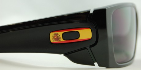 Estimados usuarios,

Acabamos de recibir una serie limitada de gafas  OAKLEY  que pertenecen a una edición 02
