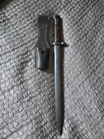 Tahali de cuero para la bayoneta de fusil Mauser checo VZ24. 1941. 
Es prácticamente igual al de la bayoneta 02