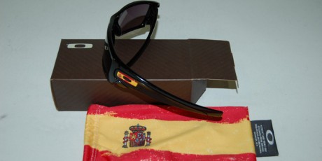 Estimados usuarios,

Acabamos de recibir una serie limitada de gafas  OAKLEY  que pertenecen a una edición 00