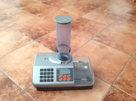 Por cese de afición, vendo los siguientes accesorios para la recarga de cartucheria metalica:

Limpiavainas 01