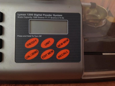 Por cese de afición, vendo los siguientes accesorios para la recarga de cartucheria metalica:

Limpiavainas 00