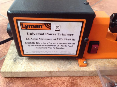 Por cese de afición, vendo los siguientes accesorios para la recarga de cartucheria metalica:

Limpiavainas 11