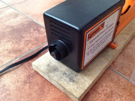 Por cese de afición, vendo los siguientes accesorios para la recarga de cartucheria metalica:

Limpiavainas 10