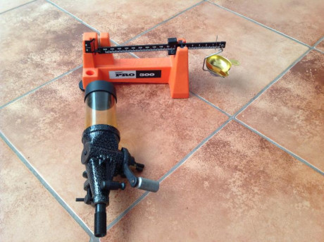 Por cese de afición, vendo los siguientes accesorios para la recarga de cartucheria metalica:

Limpiavainas 20