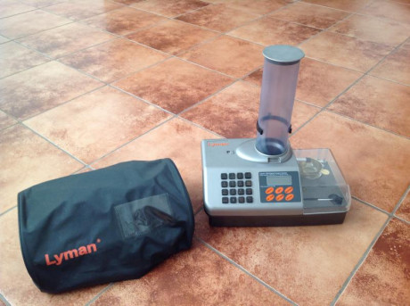 Por cese de afición, vendo los siguientes accesorios para la recarga de cartucheria metalica:

Limpiavainas 30