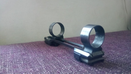 En perfecto estado, tiene muy poco uso, no tiene holguras. Anillas de 1'' (25'4 mm), cola de milano de 01