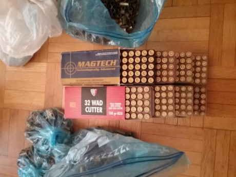 Vendo dies Redding del 32 apenas usados. Y 400 vainas de un solo tiro. De las cuales 350 son G.L.F y 50 01