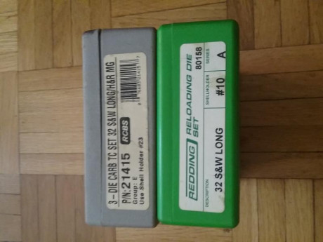 Vendo dies Redding del 32 apenas usados. Y 400 vainas de un solo tiro. De las cuales 350 son G.L.F y 50 00