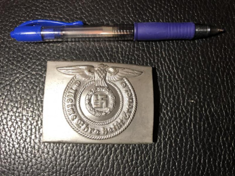 Medalla de ocho años de servicio de la SS reproduccion de calidad 85 euros.
Hebilla de tropa de la SS 00