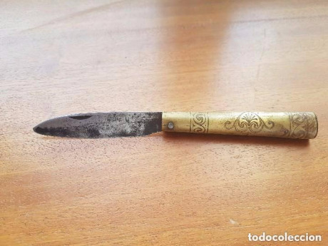 Vendo estas 2 piezas de colección:
Navaja Maragata de Lorenzo Astorgano antes de que perdiese un brazo... 02