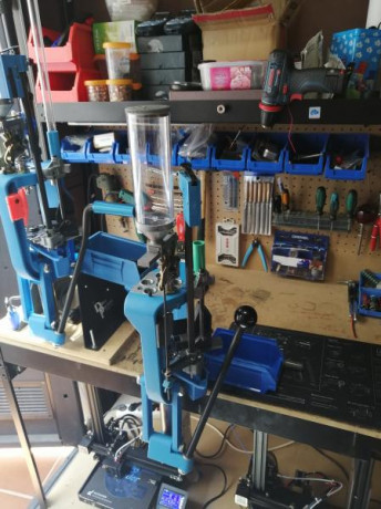 Pues eso, pongo a la venta dillon 650xl con sell plate 9mm, vendo tal cual esta en la foto (la de la derecha) 01