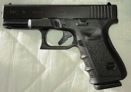 Hola, saludos al foro.

Vendo una Glock 19 GEN III + 4 cargadores + Maletin original (libro instrucciones,ayuda 01