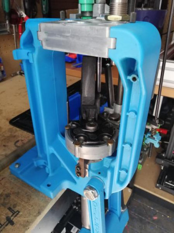 Pues eso, pongo a la venta dillon 650xl con sell plate 9mm, vendo tal cual esta en la foto (la de la derecha) 11