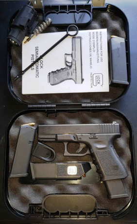 Hola, saludos al foro.

Vendo una Glock 19 GEN III + 4 cargadores + Maletin original (libro instrucciones,ayuda 20