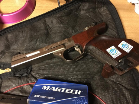 Bunas tardes un amigo me pide el favor de que ponga estas 2 pistolas de su propiedad a la venta como yo 11