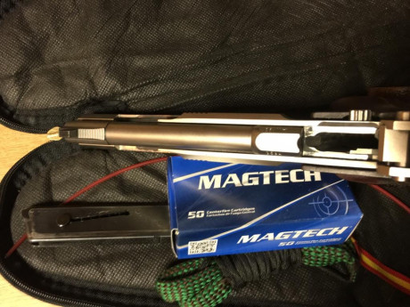 Bunas tardes un amigo me pide el favor de que ponga estas 2 pistolas de su propiedad a la venta como yo 10