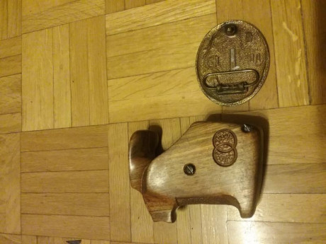 Vendo cacha anatómica para revólver S&W 586 y 686 talla mediana (yo tengo la mano grande y me queda 00