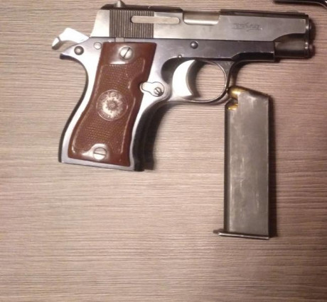 Se vende arma de bolsillo 14 cm cm de largo y 10 de alto, de calibre 9 corto
se vende con tobillera ,funda 00