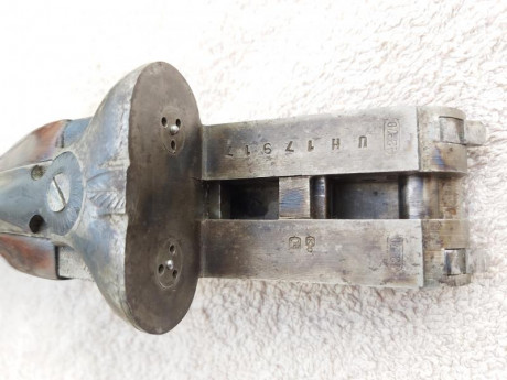 Se vende escopeta paralela marca gogor en buen estado.tiene 71 cm de cañón y los choques son de 3 y 2 02