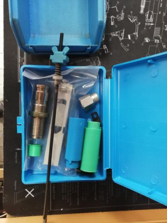 Pongo a la venta prensa dillon 650 xl con homologacion, la prensa lleva como accesorios tolva de vainas 00