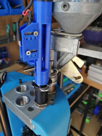 Pongo a la venta prensa dillon 650 xl con homologacion, la prensa lleva como accesorios tolva de vainas 11