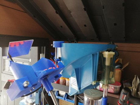 Pongo a la venta prensa dillon 650 xl con homologacion, la prensa lleva como accesorios tolva de vainas 10