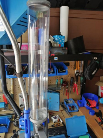 Pongo a la venta prensa dillon 650 xl con homologacion, la prensa lleva como accesorios tolva de vainas 21