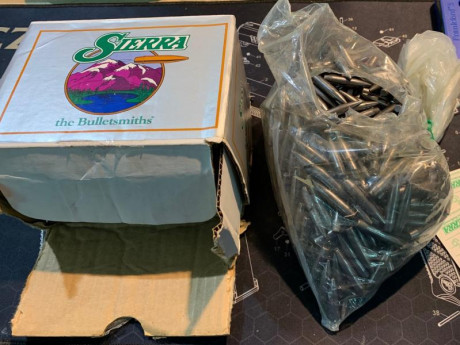 Vendo caja 500 puntas SIERRA Cal. 6,5 140 grs. HPBT MOLY por no usar.
Envió gratis . Precio 160,-€ 20