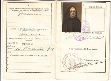  EN RECUERDO Y HOMENAJE A LOS QUE YA NO ESTÁN. 

Si pones en  GOOGLE   PASAPORTES EN LA MEMORIA  da igual 142