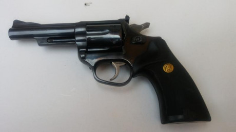 Hola a todos.
Vendo revólver de cuatro pulgadas de cañón marca ASTRA modelo .357 CTG con tambor adicional 02