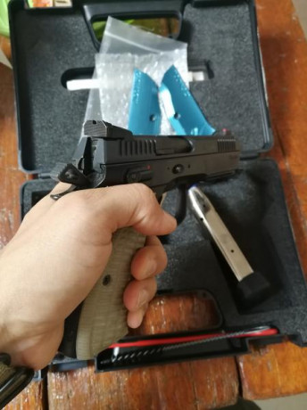 De febreo de 2018, no mas de 5000 disparos, con cachas incluidas(foto) mas las originales. Maletin original 01