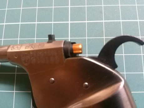 Marca PEDERSOLI
Pistola a PISTONES
Calibre 4.3mm bola metálica

Incluiría caja de bolas y cala depistones.

 00