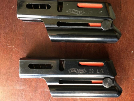  IMG_2453.JPG  IMG_2452.JPG VENDO dos cargadores cal.22, para pistola Walther SSP, contrapeso de cañón 01