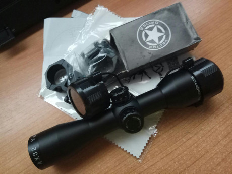 Visor del tipo ruso corto de 21cm de longitud de 4x32, con retícula tipo SVD, tubo de 1 pulgada, monturas 02
