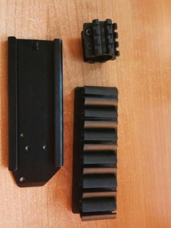 Portacartuchos lateral para Mossberg/Maverick 500/550/590, y abrazadera para montar accesorios tipo picattini. 01