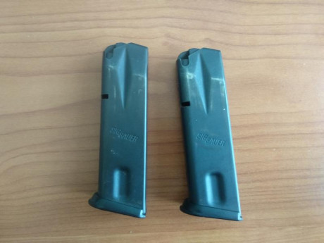 Vendo dos cargadores para Sig Sauer modelo P228 en calibre 9 Parabellum y de 13 cartuchos de capacidad.

30€ 01