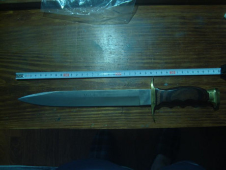 Cuchillo Muela Bowie modelo largo años 80 Largo hoja 25,5 cm Largo total 38,0 cm espesor hoja 4 mm, funda 02