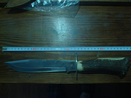 Cuchillo artesanal J.J. Martinez años 70 asta de venado Largo hoja 22,0 cm Largo total 37,0 cm espesor 02