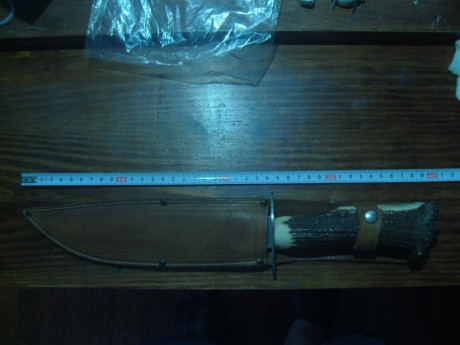 Cuchillo artesanal J.J. Martinez años 70 asta de venado Largo hoja 22,0 cm Largo total 37,0 cm espesor 00