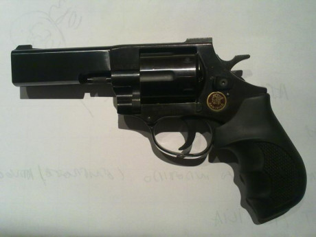 Hola,

Busco revólver Arminius .357 de 4 " como el que se muestra en la fotografía.
Alguien tiene 00