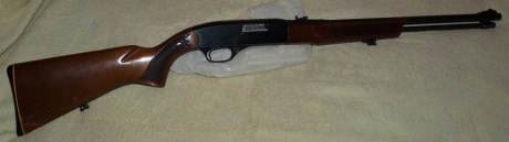 Vendida carabina Winchester semiautomática calibre .22. Guiada en la licencia E.
Cañón a espejo, muy buen 02