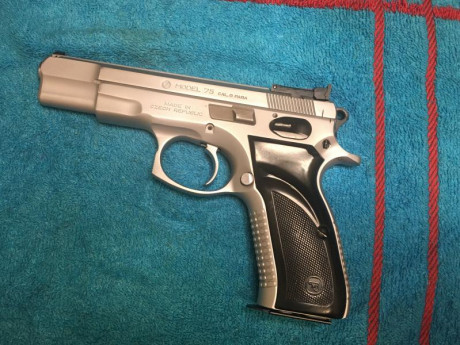 Hola familia, vendo pistola Cz75 de 9 mm parabellum  gris mate con un bonito armazón, no he visto ninguna 02